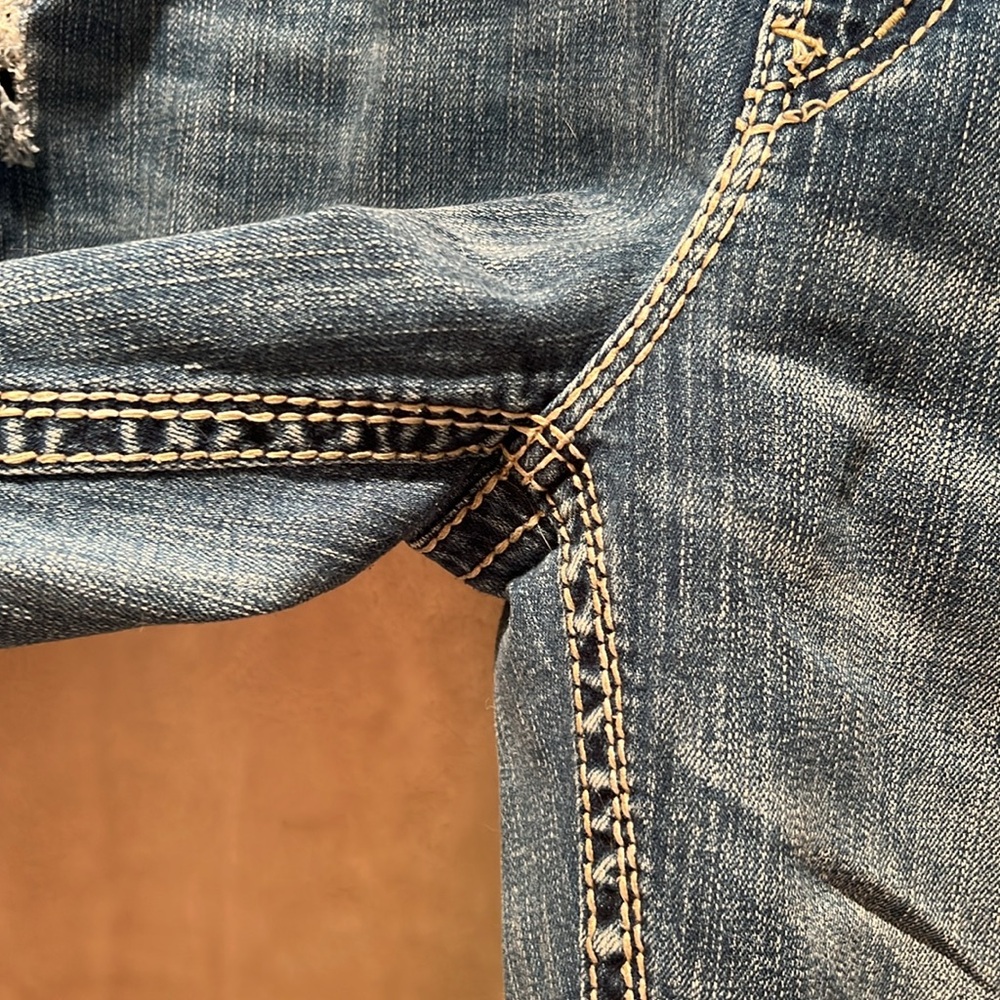 SILVER JEANS 👖 “AIKO” DISTRESSED DESTROYED RIPPED MID-BOOT JEANS Women’s 18 L31 - Picture 11 of 13